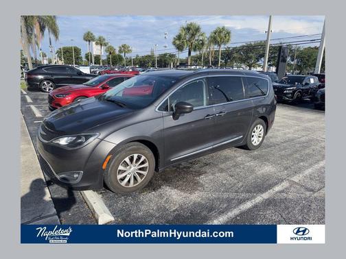 Granite Crystal Metallic Clearcoat 2018 Chrysler Pacifica Touring-L