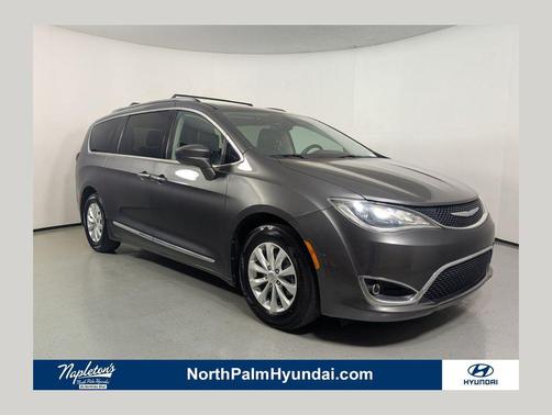 Granite Crystal Metallic Clearcoat 2018 Chrysler Pacifica Touring-L