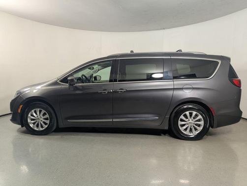 Granite Crystal Metallic Clearcoat 2018 Chrysler Pacifica Touring-L