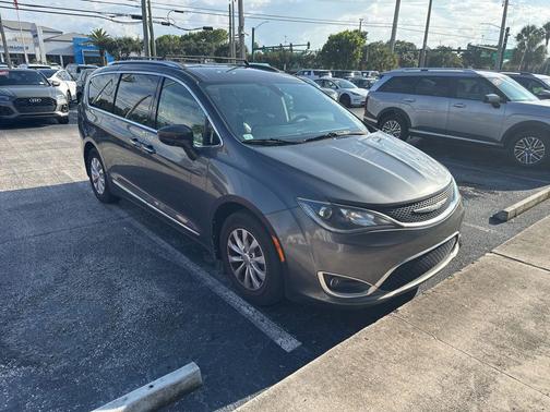 Granite Crystal Metallic Clearcoat 2018 Chrysler Pacifica Touring-L