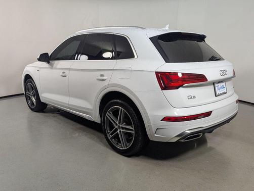 Glacier White Metallic 2021 Audi Q5 Premium Plus 55 TFSI e quattro S tronic