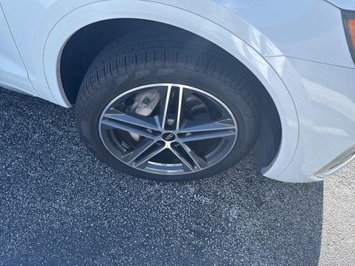 Glacier White Metallic 2021 Audi Q5 Premium Plus 55 TFSI e quattro S tronic