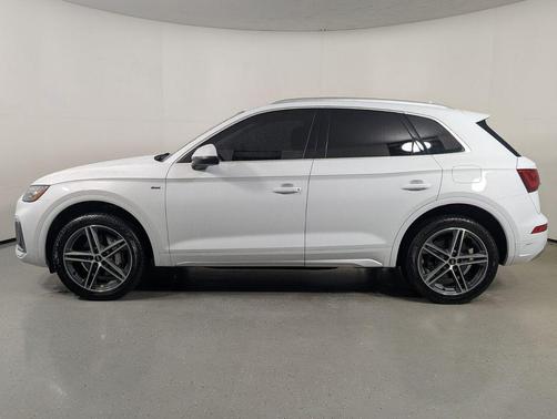 Glacier White Metallic 2021 Audi Q5 Premium Plus 55 TFSI e quattro S tronic