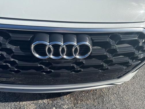 Glacier White Metallic 2021 Audi Q5 Premium Plus 55 TFSI e quattro S tronic