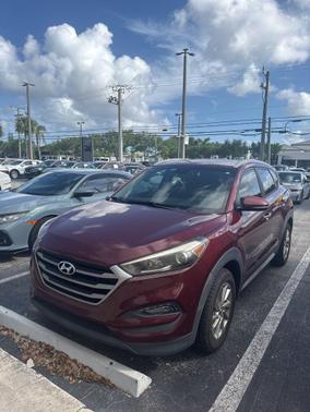 Ruby Wine 2017 Hyundai TUCSON SE Plus