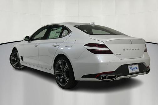 Uyuni White 2025 Genesis G70 2.5T RWD