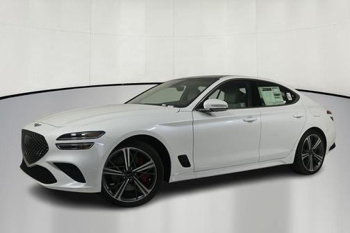 Uyuni White 2025 Genesis G70 2.5T RWD