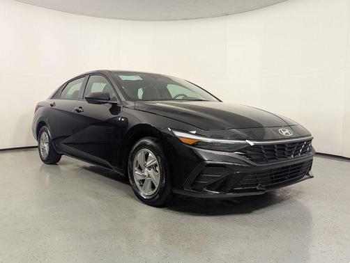 Abyss Black 2026 Hyundai ELANTRA SE