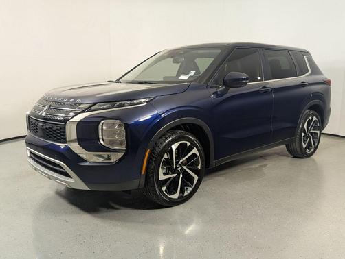 Cosmic Blue Metallic 2024 Mitsubishi Outlander SE