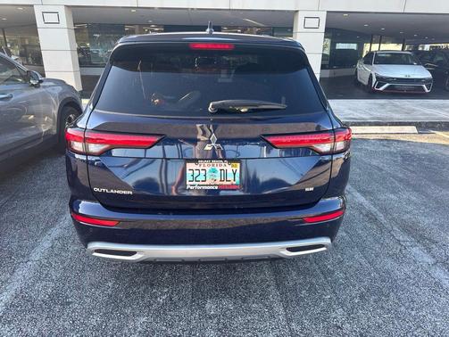 Cosmic Blue Metallic 2024 Mitsubishi Outlander SE