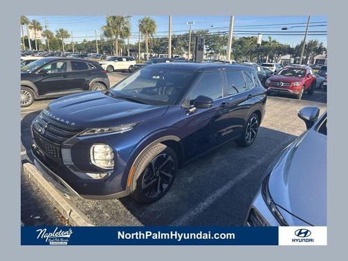Cosmic Blue Metallic 2024 Mitsubishi Outlander SE