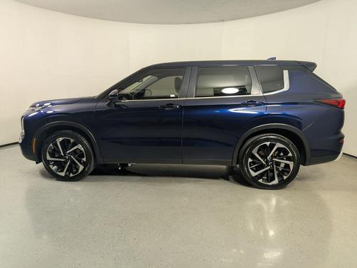 Cosmic Blue Metallic 2024 Mitsubishi Outlander SE