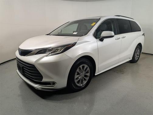 2023 Toyota Sienna XLE