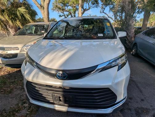 2023 Toyota Sienna XLE