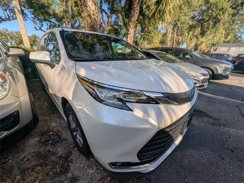 2023 Toyota Sienna XLE
