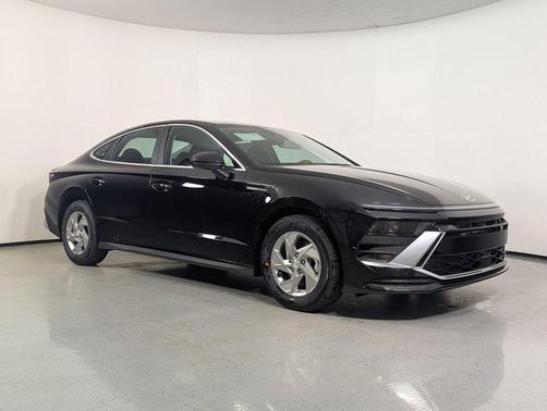 Abyss Black 2026 Hyundai SONATA SE