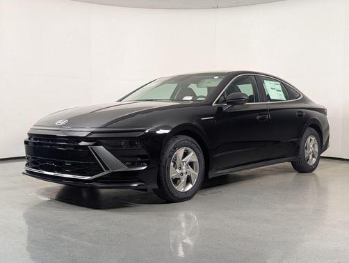 Abyss Black 2026 Hyundai SONATA SE
