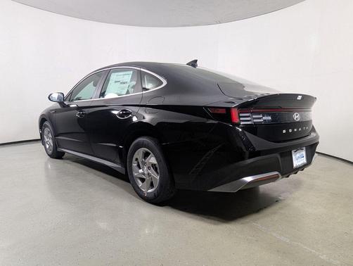 Abyss Black 2026 Hyundai SONATA SE