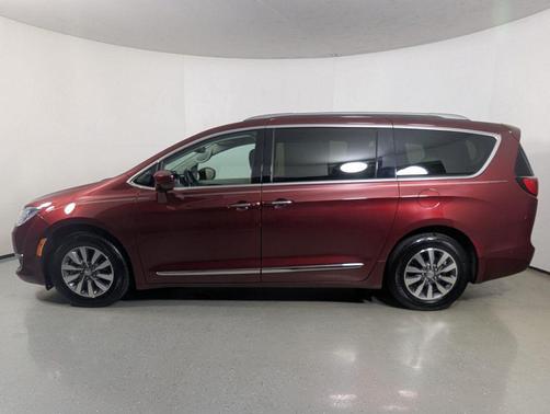 Velvet Red Pearlcoat 2020 Chrysler Pacifica Touring-L Plus