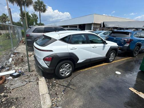 Atlas White 2024 Hyundai KONA SE