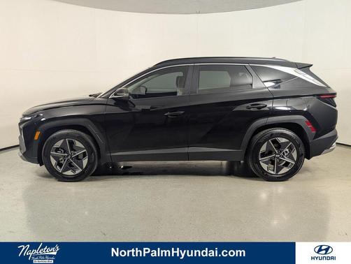 Phantom Black 2025 Hyundai TUCSON SEL Convenience