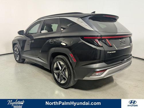 Phantom Black 2025 Hyundai TUCSON SEL Convenience