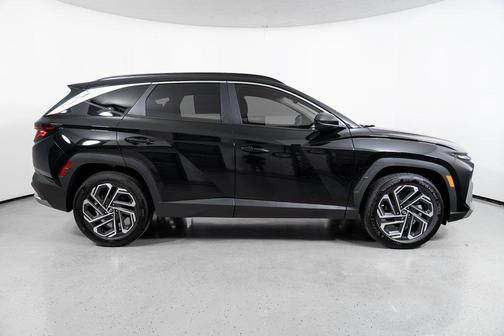 Phantom Black 2026 Hyundai TUCSON SEL Plus