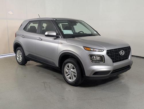Shimmering Silver 2026 Hyundai VENUE SE