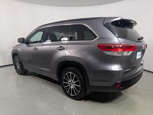 2017 Toyota Highlander SE