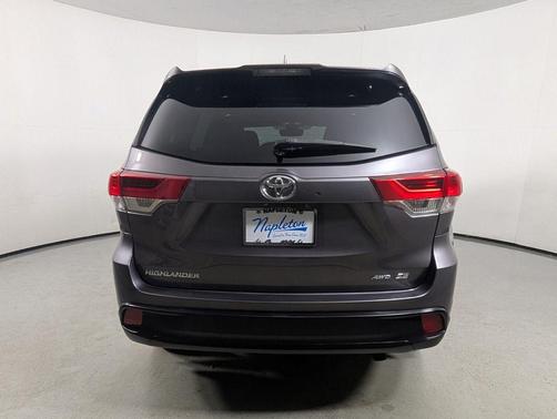 2017 Toyota Highlander SE
