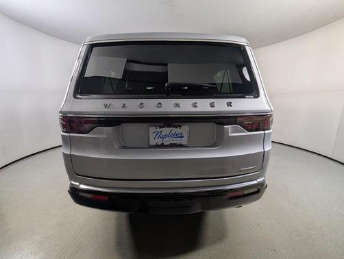 2024 Jeep Wagoneer L Series II 4x2