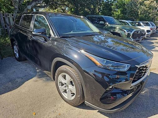 2025 Toyota Highlander LE