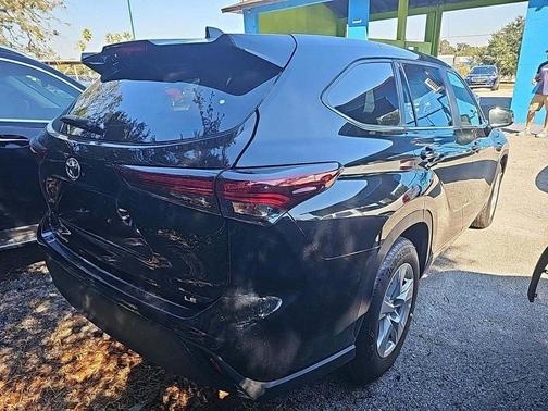 2025 Toyota Highlander LE