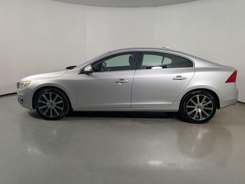 Bright Silver Metallic 2017 Volvo S60 Inscription T5