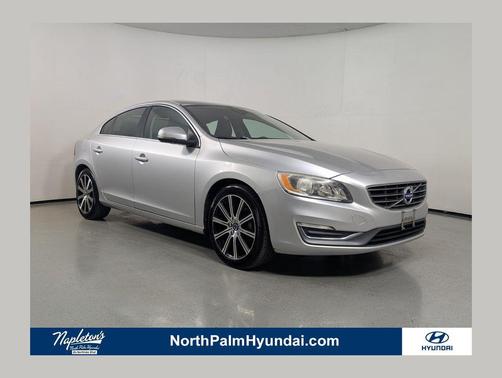 Bright Silver Metallic 2017 Volvo S60 Inscription T5