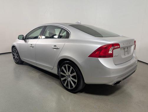 Bright Silver Metallic 2017 Volvo S60 Inscription T5