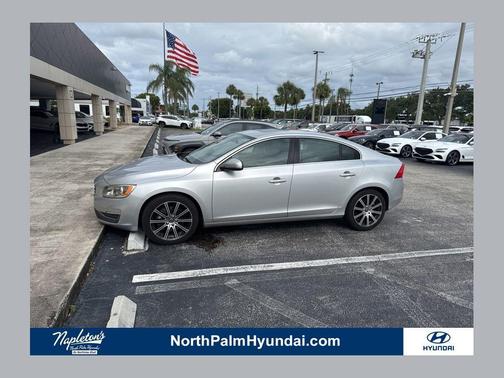Bright Silver Metallic 2017 Volvo S60 Inscription T5