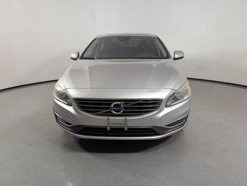 Bright Silver Metallic 2017 Volvo S60 Inscription T5