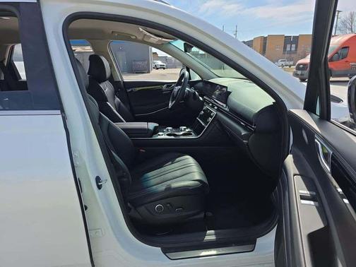 Uyuni White 2025 Genesis GV80 2.5T