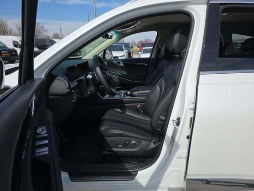 Uyuni White 2025 Genesis GV80 2.5T