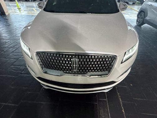 White Platinum Metallic Tri-Coat 2019 Lincoln MKC Reserve