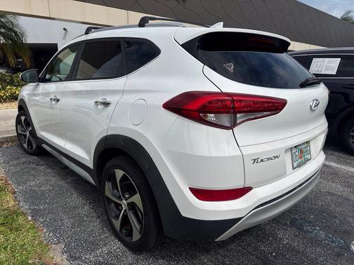 Dazzling White 2017 Hyundai TUCSON Limited