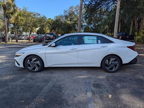 2025 Hyundai ELANTRA SEL
