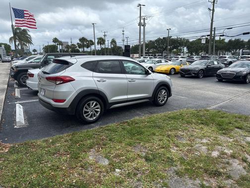 Molten Silver 2017 Hyundai TUCSON SE