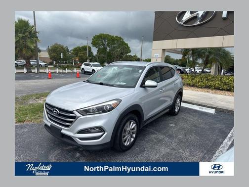 Molten Silver 2017 Hyundai TUCSON SE