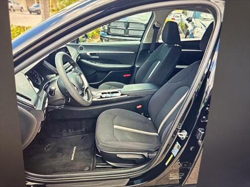2022 Hyundai SONATA SE