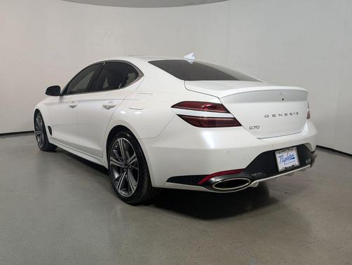 Uyuni White 2025 Genesis G70 2.5T RWD