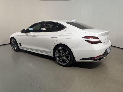 Uyuni White 2025 Genesis G70 3.3T AWD Sport Advanced