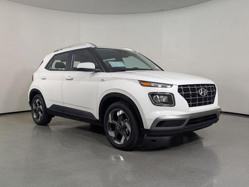 Lunar White 2026 Hyundai VENUE SEL