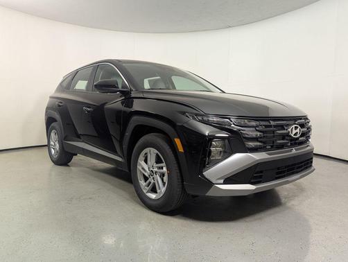 Phantom Black 2026 Hyundai TUCSON SE